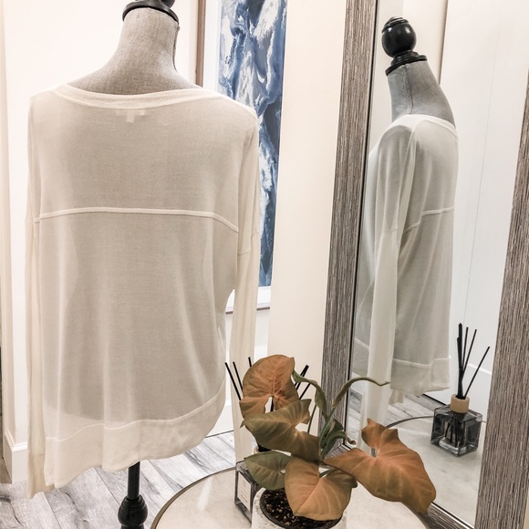 🔥SALE🔥 White Wilfred sweater - Picture 2 of 3